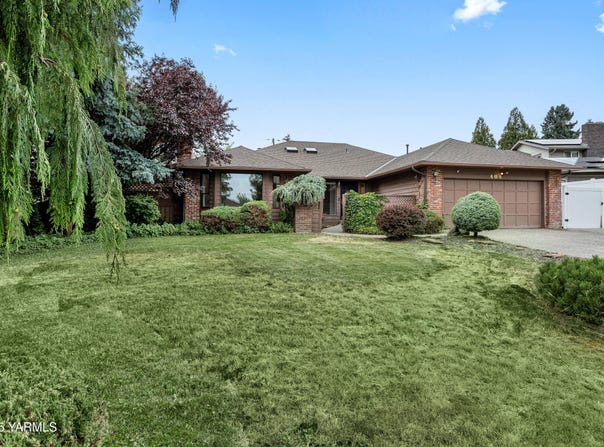 404 Chisholm Trail, Yakima, WA 98908