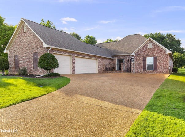 606 Clubhouse Drive, Pearl, MS 39208