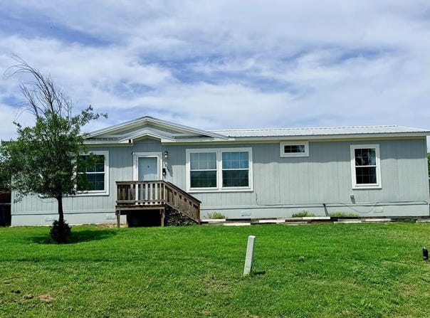 1038 Martin St, Mason, TX 76856