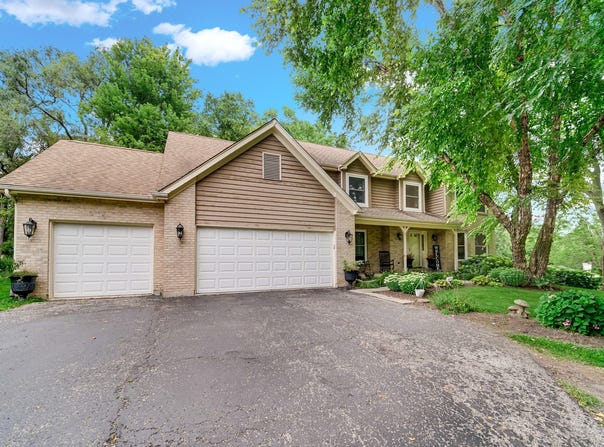 640 Silver Berry Drive, Crystal Lake, IL 60014