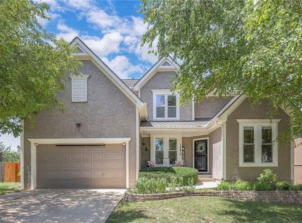 12212 Hemlock Street, Overland Park, KS 66213