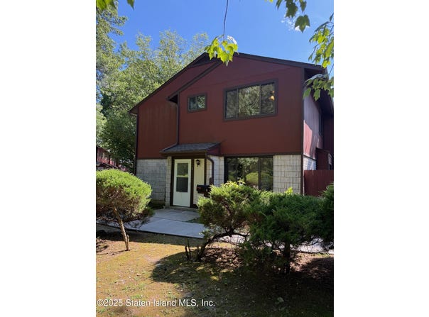 2 Belmar Drive E, Staten Island, NY 10314