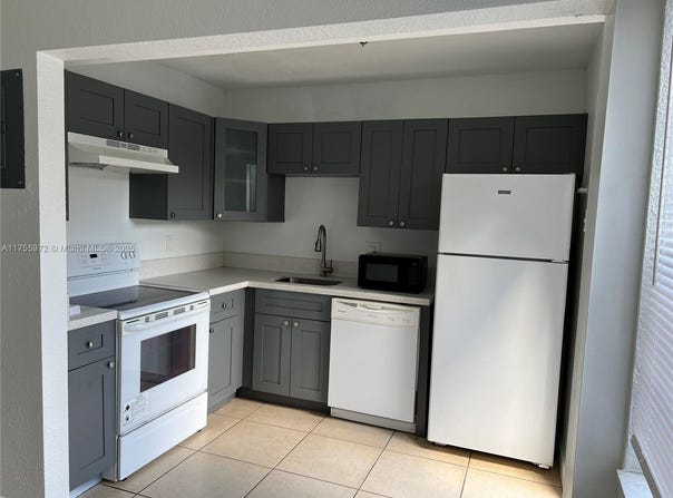 4705 NW 9th Dr, Plantation, FL 33317