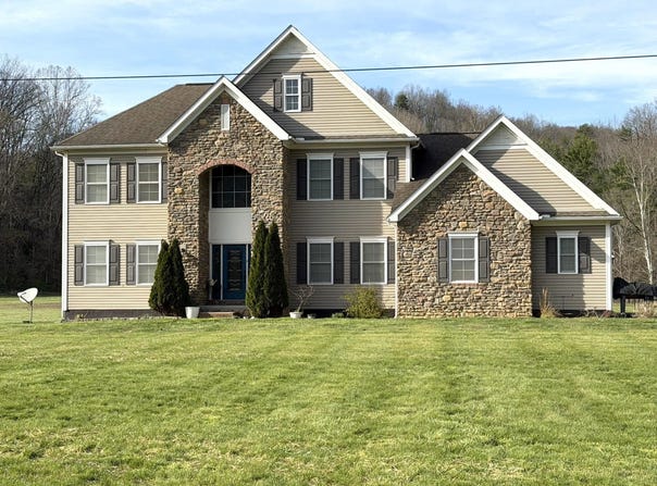 1860 Brushy Rd, Greenup, KY
