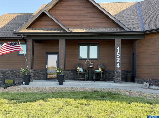 1524 Beechwood Drive, Aurora, NE 68818