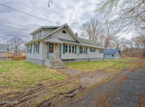 387 Hudson River Road, Halfmoon, NY 12188