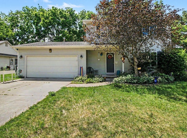 2250 Eads Place, Howell, MI 48843