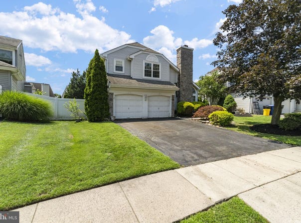 22 MYSTIC WAY, BURLINGTON, NJ 08016