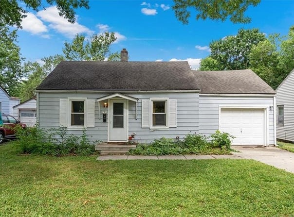733 S Chestnut Street, Olathe, KS 66061