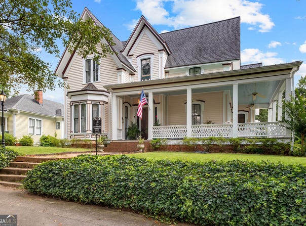 42 W Washington St, Newnan, GA 30263