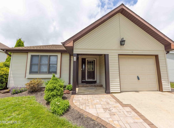 28 Fir Road, Manahawkin, NJ 08050