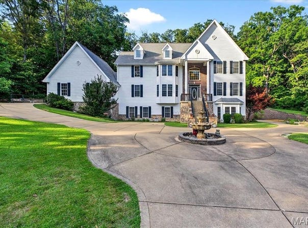 125 Park Lawn Estate, Fenton, MO 63026