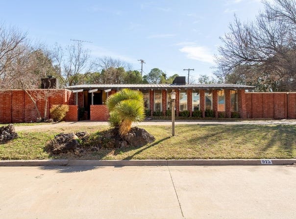 915 S Lincoln Dr, Enid, OK 73703