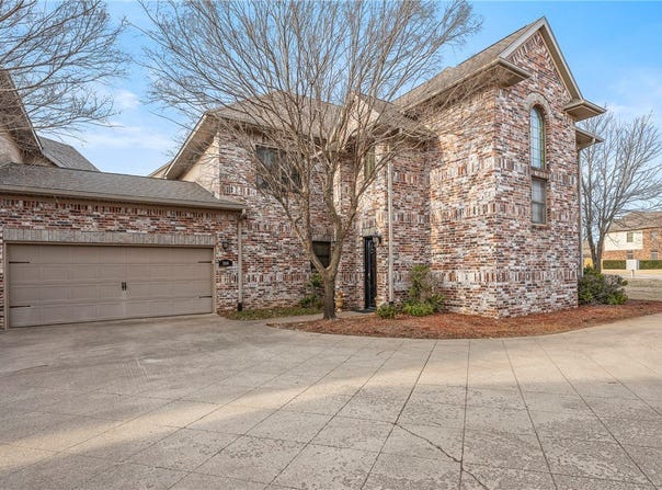 2616 S Everest Avenue, Rogers, AR 72758