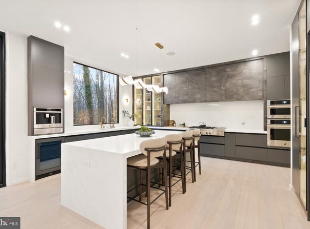 2745 N RADFORD STREET, ARLINGTON, VA 22207