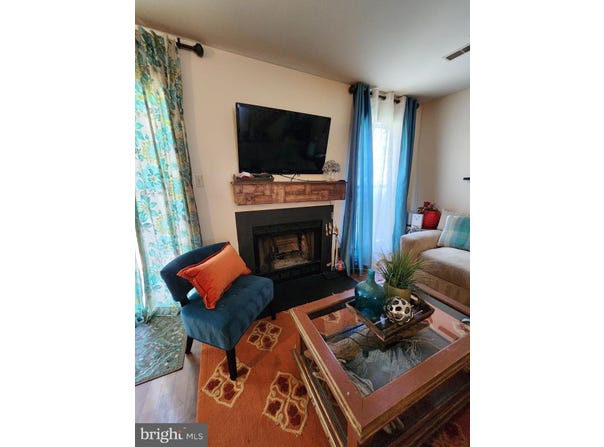 73 VILLAGE DRIVE, SCHWENKSVILLE, PA 19473