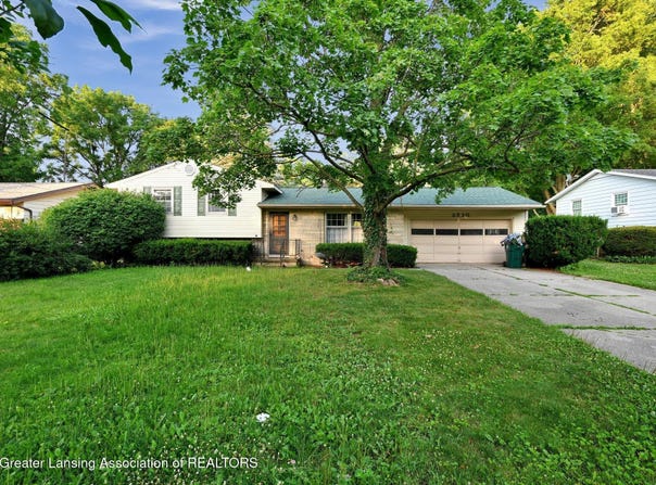 2520 Kuerbitz Drive, Lansing, MI 48906