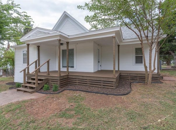 1027 W Idaho Avenue, Chickasha, OK 73018
