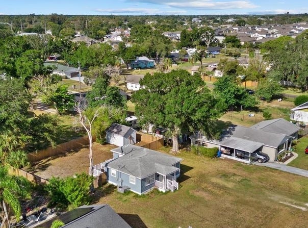 204 6TH Avenue NW, RUSKIN, FL 33570