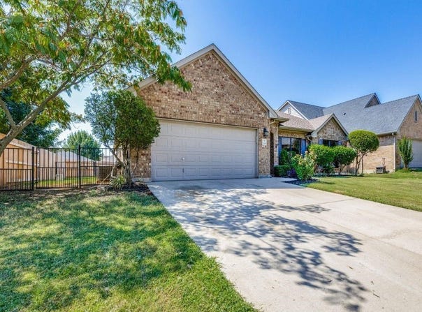 2609 Plains View Drive, Burleson, TX 76028