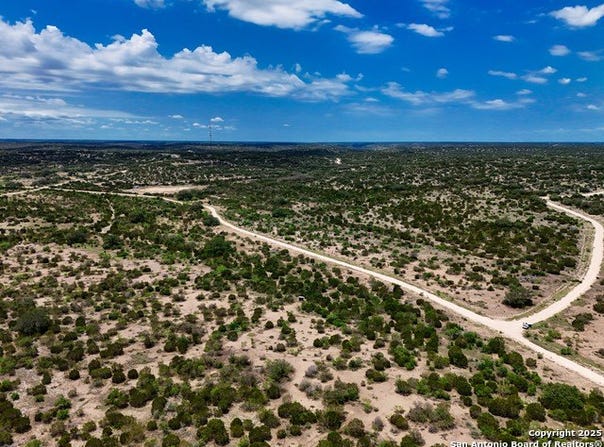 48 Ac +/- CR 450, Rocksprings, TX 78880