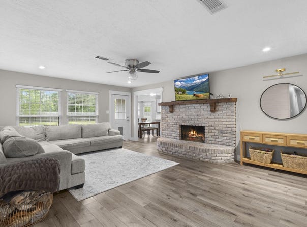 456 Berry Drive, Beaumont, TX 77705