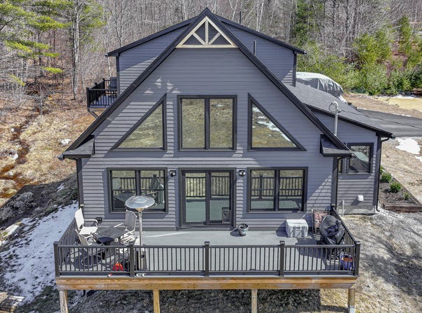 16 Dundee Lane, Bridgton, ME 04009