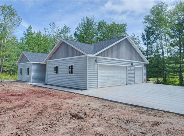 113 N Birch Ln, Coleraine, MN 55722
