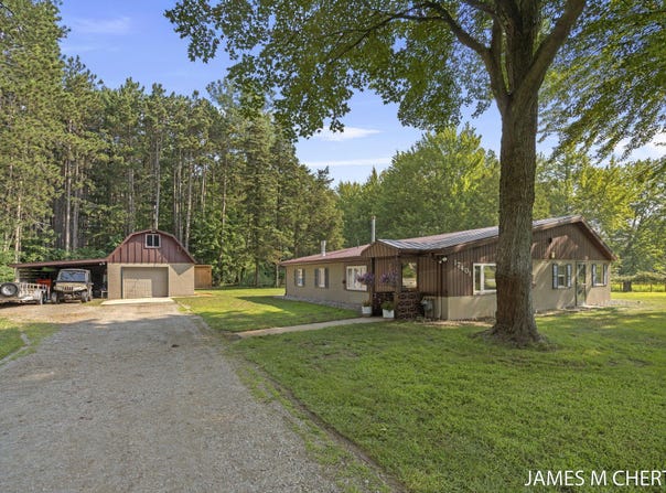 17401 Taft Road, Spring Lake, MI 49456