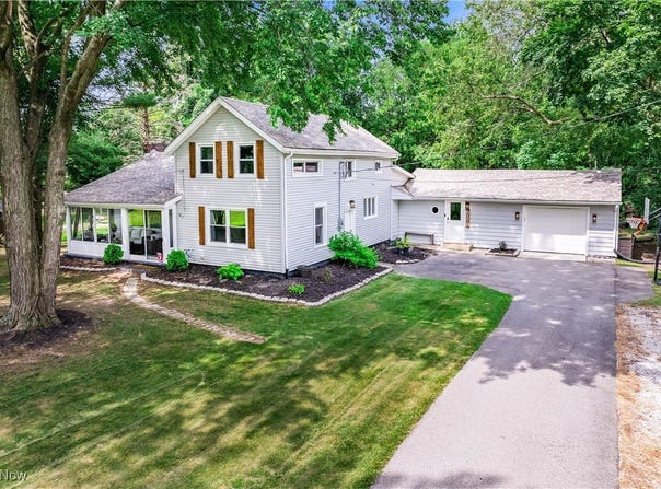 6170 Oberlin Road, Amherst, OH 44001