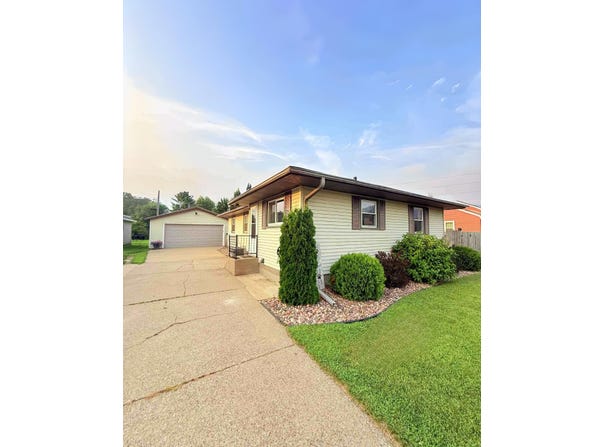2921 Highland St, La Crosse, WI 54601