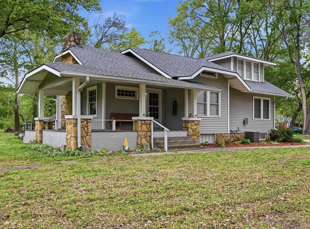 1607 NW Lower Silver Lake RD, Topeka, KS 66608