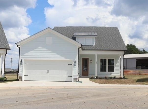 121 Cottage Lane, Greenwood, SC 26949