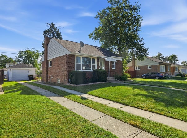 17617 Burnham Avenue, Lansing, IL 60438