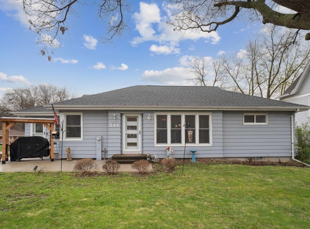 541 E Fayette Street, Denver, IA 50622