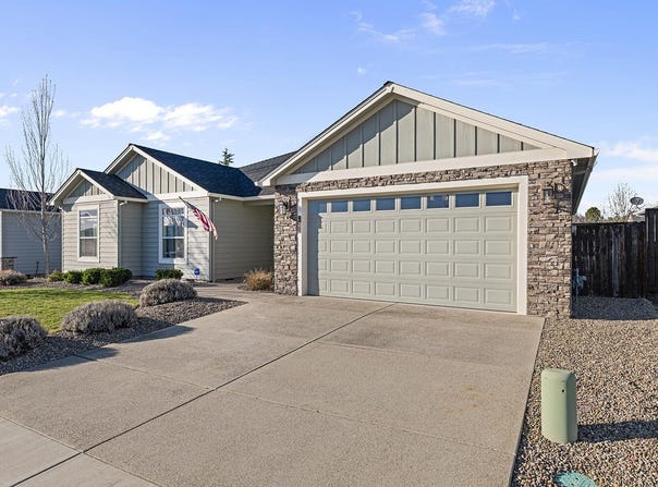 1043 Arrowhead Trail, Eagle Point, OR 97524