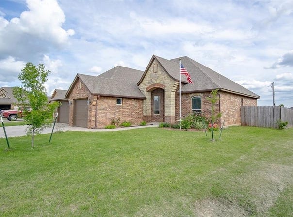708 Carol Ann Place, Moore, OK 73160