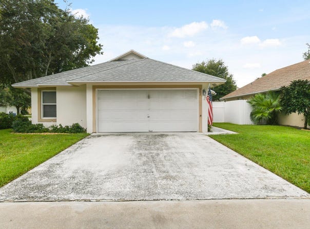 102 Pennock Landing Circle, Jupiter, FL 33458