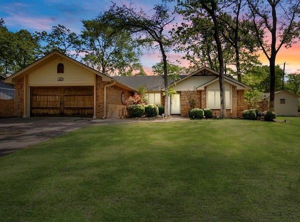 223 Enchanted Dr, Enchanted Oaks, TX 75156