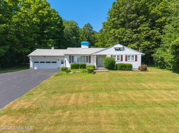 921 Altamont Voorheesville Road, Altamont, NY 12009