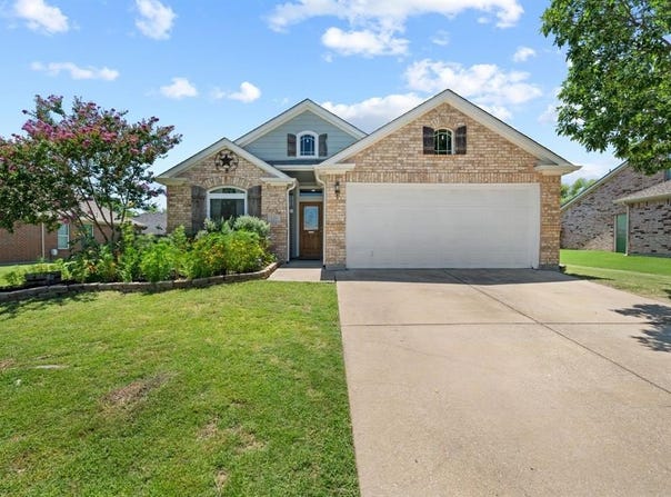 129 Coyote Run, Waxahachie, TX 75165