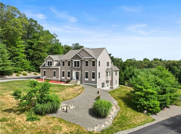14 Longbrook Drive, Cumberland, RI 02864