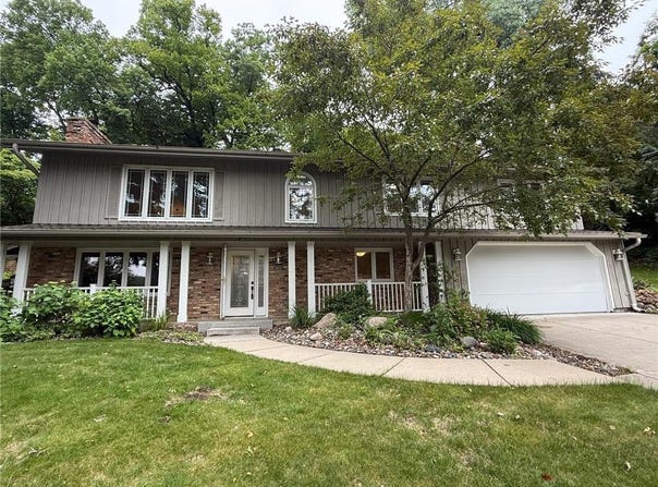 2611 Kyle Avenue N, Golden Valley, MN 55422