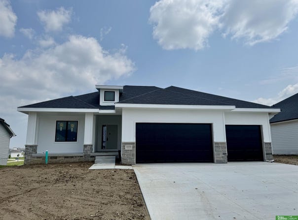 12375 Windsor Drive, Papillion, NE 68046