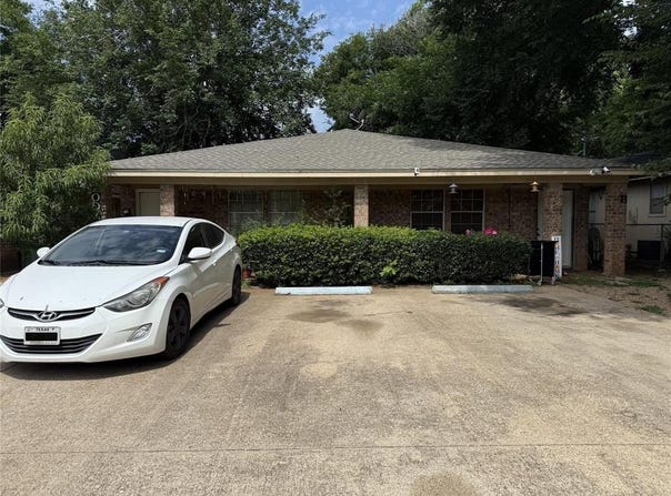 700 N Pecan Street, Arlington, TX 76011