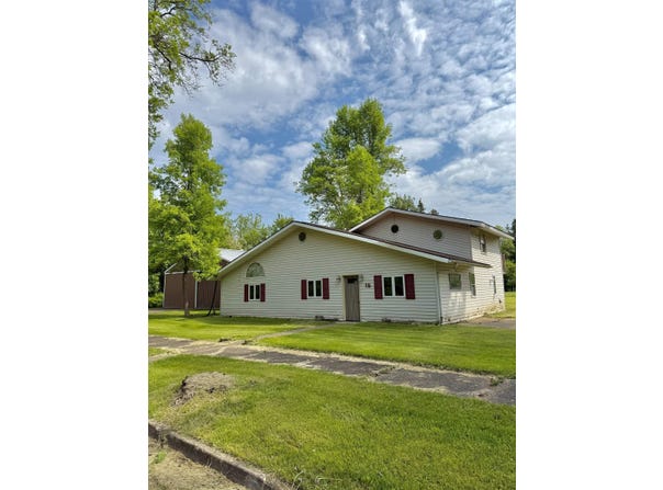 15 Vermillion St, Carlton, MN 55718