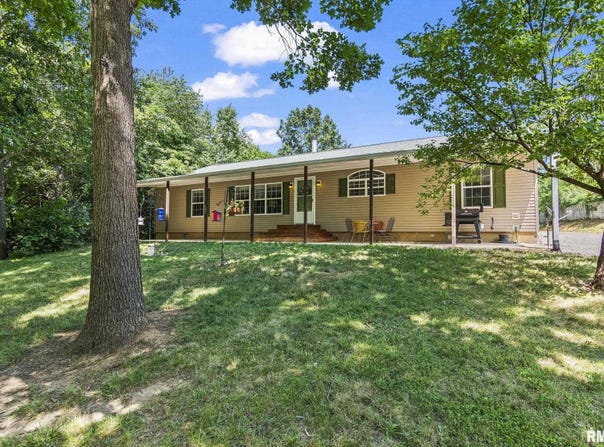 16540 Wernowsky Street, Petersburg, IL 62675
