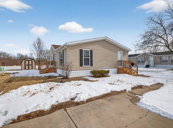 460 Edinborough, Temperance, MI 48182