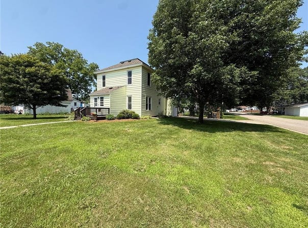 300 Ellington Street, West Concord, MN 55985