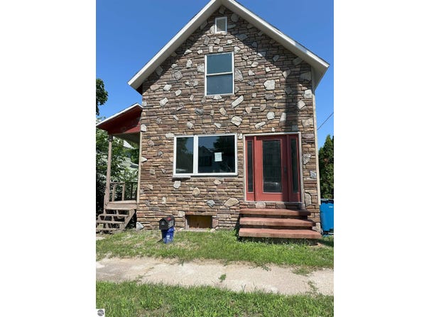 519 Davis Street, Manistee, MI 49660